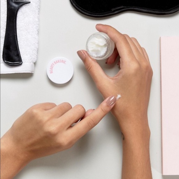 VANILLA Beauty Bakerie Lip Scrub NWT - Picture 3 of 8